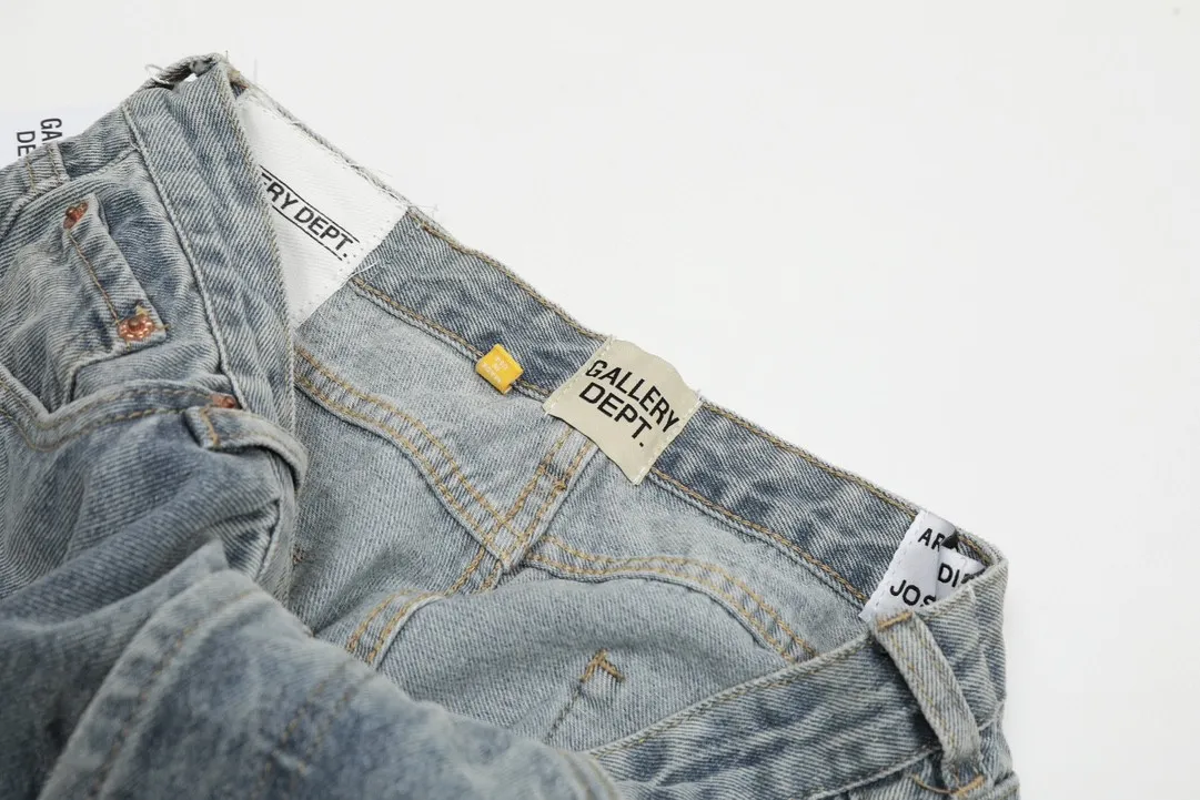 #8116 P260💰 Independent GALLERY DEPT. Vintage spliced cross loose washed flared jeans - truly restore the ultimate texture of Vintage - original hardware accessories, washed and other elevators, QR code analysis are all purchased from the original factory, high degree of restoration, welcome to compare with certain products ~ - three-dimensional version, loose and comfortable, not picky about the figure, taller and slimmer, factory Seiko, original quality control, same style for men and women, can be matched with couples, versatile recommendation, must-have jeans for all seasons -Size: 28 30 32 34 36